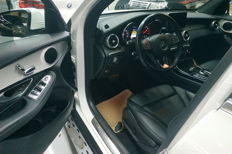 Used Mercedes-Benz GLC 2018 GLC 200 4MATIC Interior 3