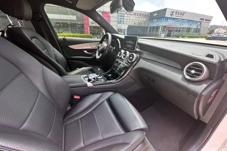 Used Mercedes-Benz GLC 2018 GLC 200 4MATIC Interior 4