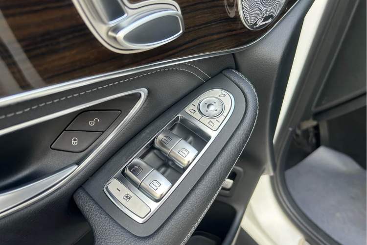 Used Mercedes-Benz GLC 2018 GLC 260 4MATIC Dynamic Edition Interior 4