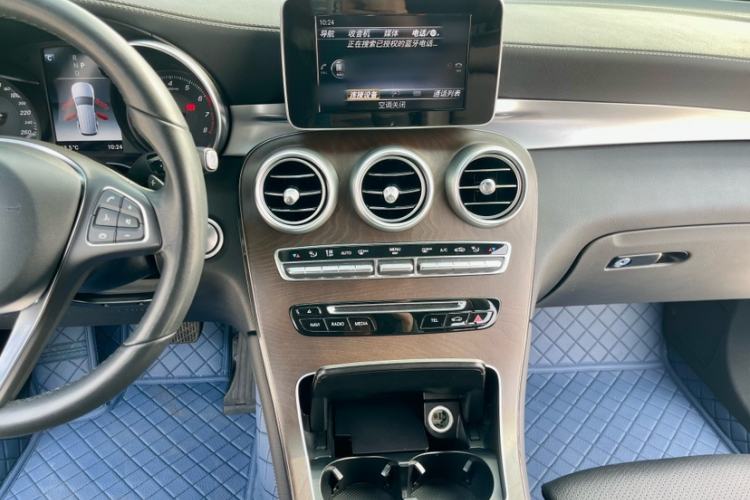 Used Mercedes-Benz GLC 2018 GLC 300 4MATIC Sport Edition Interior 4