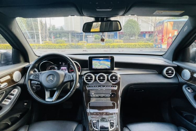 Used Mercedes-Benz GLC 2018 Facelifted GLC 260 4MATIC Dynamic Edition Interior 4