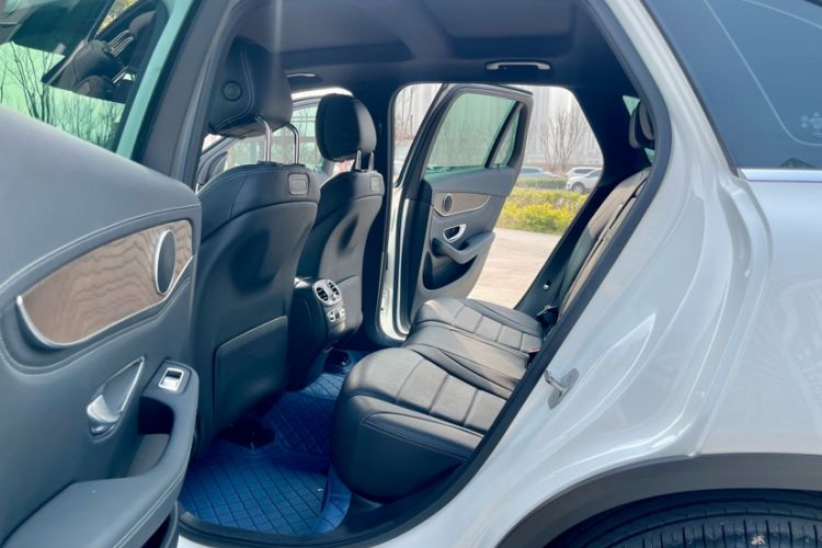 Used Mercedes-Benz GLC 2018 GLC 300 4MATIC Sport Edition Interior 6