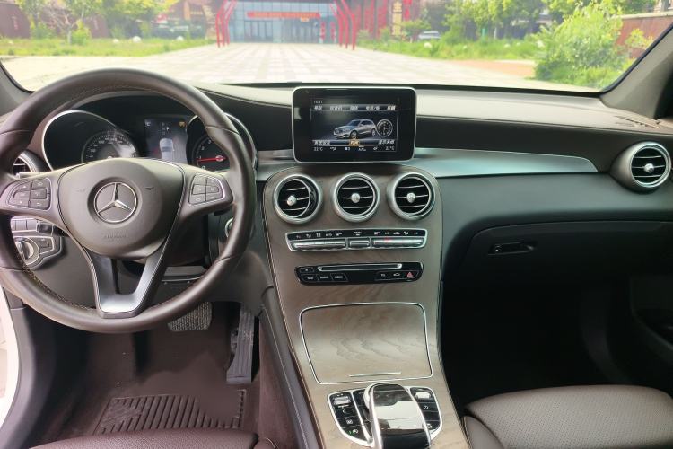 Used Mercedes-Benz GLC 2018 GLC 300 4MATIC Sport Edition Interior 6