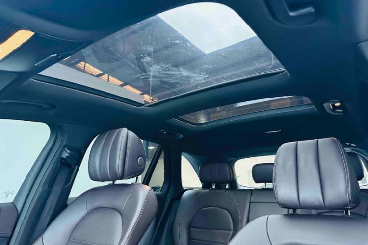 Used Mercedes-Benz GLC 2018 Facelift GLC 260 4MATIC Luxury Edition Interior 7