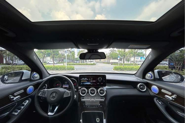 Used Mercedes-Benz GLC 2018 GLC 260 4MATIC Dynamic Edition Interior 8