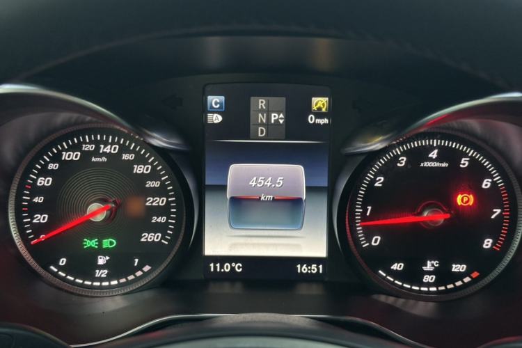 Used Mercedes-Benz GLC 2018 GLC 300 4MATIC Sport Edition Interior 8