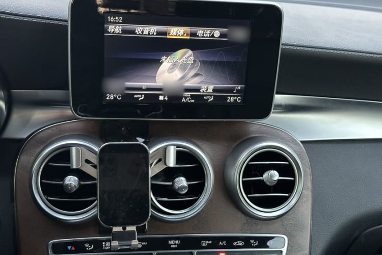 Used Mercedes-Benz GLC 2018 GLC 300 4MATIC Sport Edition Interior 9