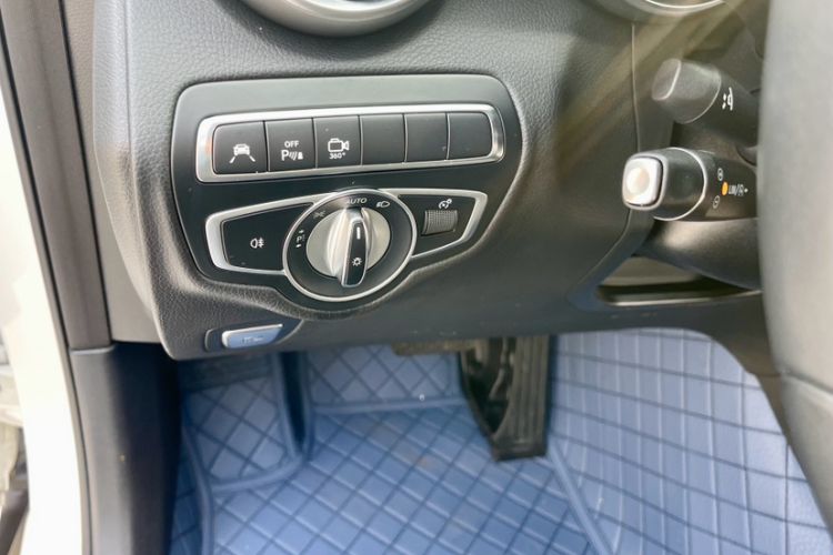 Used Mercedes-Benz GLC 2018 GLC 300 4MATIC Sport Edition Interior 9