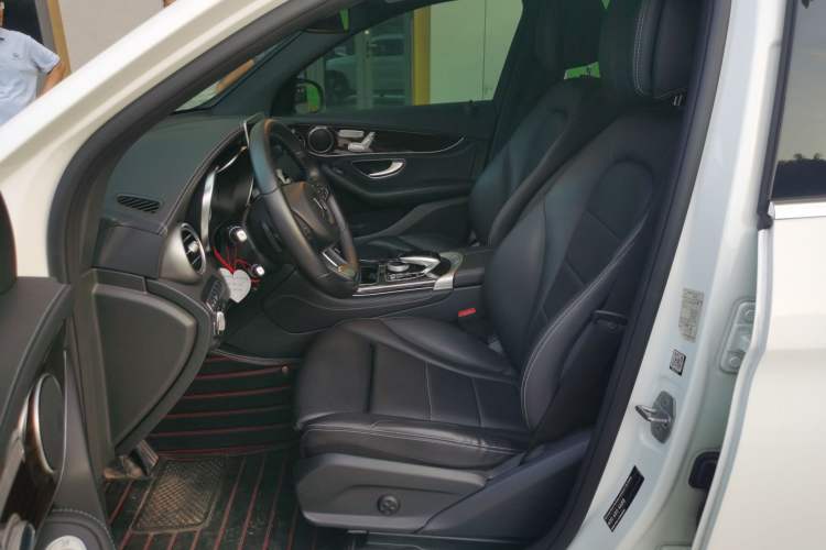 Used Mercedes-Benz GLC 2018 Facelift GLC 260 4MATIC Luxury Edition Left Front Seat