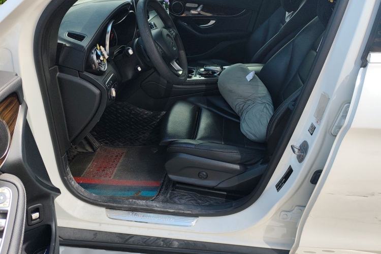Used Mercedes-Benz GLC 2018 Facelift GLC 260 4MATIC Luxury Edition Left Front Seat