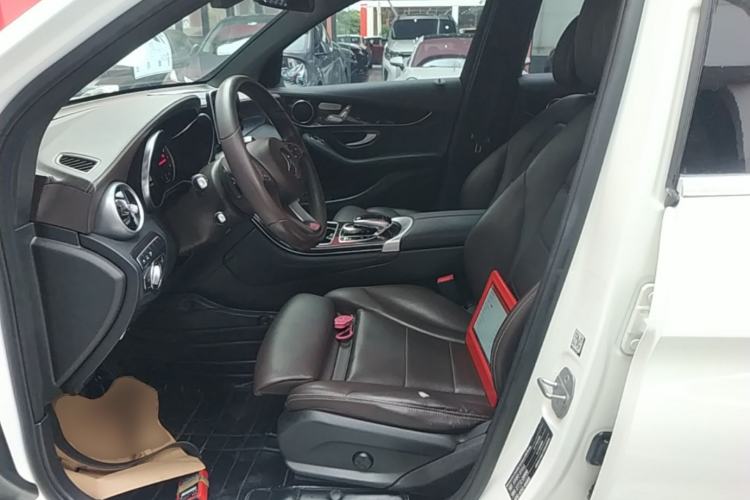 Used Mercedes-Benz GLC 2018 Facelift GLC 260 4MATIC Luxury Edition Left Front Seat