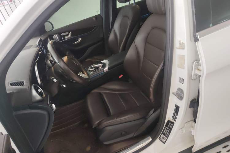 Used Mercedes-Benz GLC 2018 Facelift GLC 260 4MATIC Luxury Edition Left Front Seat