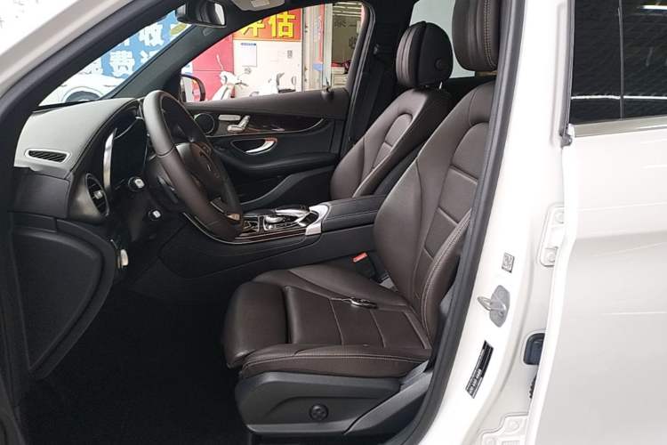 Used Mercedes-Benz GLC 2018 Facelift GLC 260 4MATIC Luxury Edition Left Front Seat