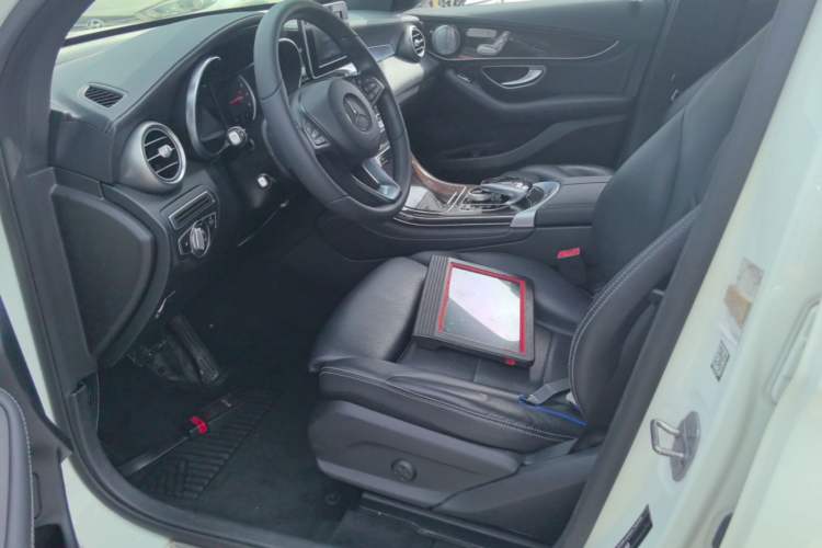 Used Mercedes-Benz GLC 2018 Facelifted GLC 260 4MATIC Dynamic Edition Left Front Seat