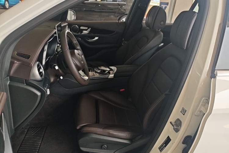 Used Mercedes-Benz GLC 2018 Facelift GLC 260 4MATIC Luxury Edition Left Front Seat
