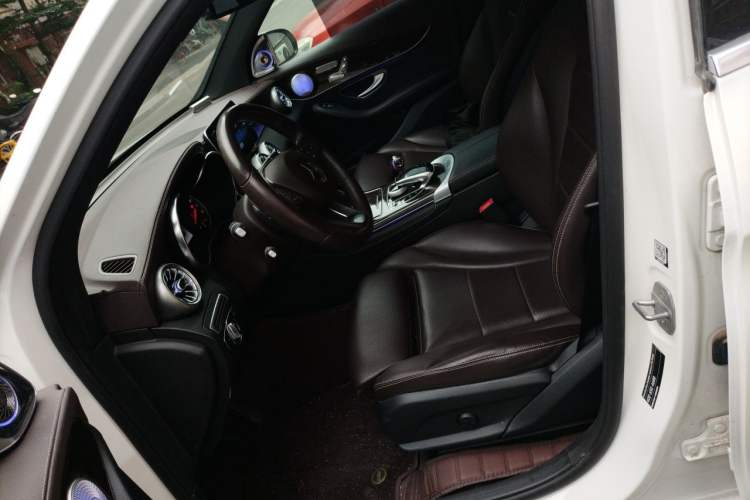 Used Mercedes-Benz GLC 2018 Facelifted GLC 260 4MATIC Dynamic Edition Left Front Seat