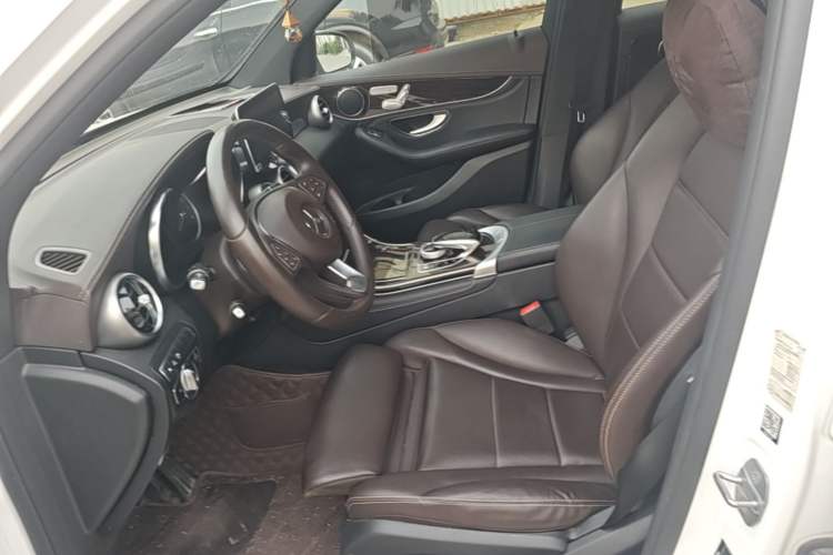 Used Mercedes-Benz GLC 2018 Facelift GLC 260 4MATIC Luxury Edition Left Front Seat
