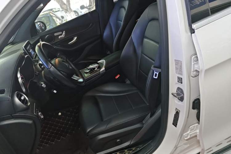 Used Mercedes-Benz GLC 2018 Refreshed GLC 300 4MATIC Dynamic Edition Left Front Seat