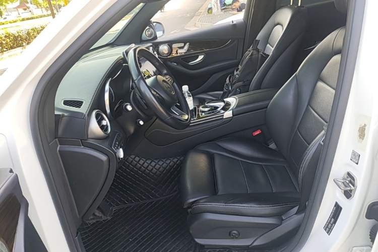 Used Mercedes-Benz GLC 2018 GLC 260 4MATIC Luxury Model Left Front Seat