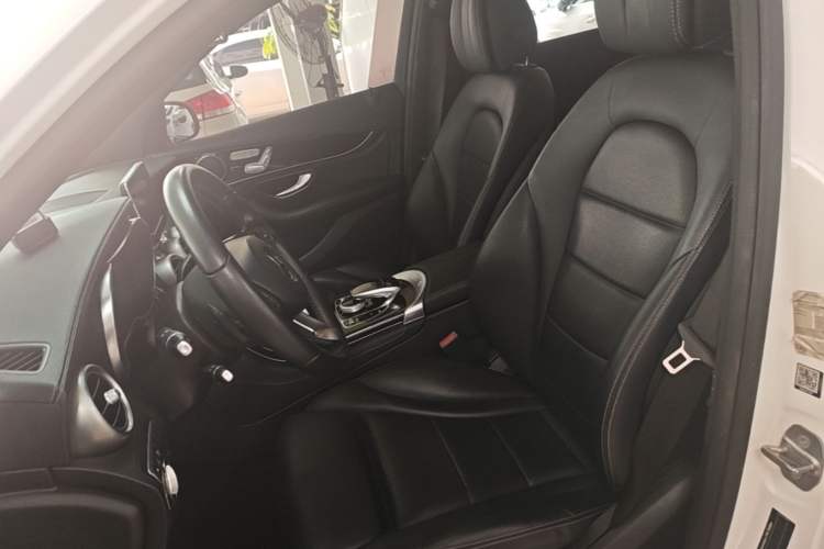 Used Mercedes-Benz GLC 2018 Facelift GLC 260 4MATIC Luxury Edition Left Front Seat