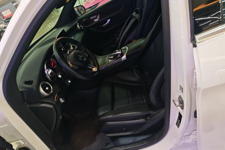 Used Mercedes-Benz GLC 2018 GLC 300 4MATIC Sport Edition Left Front Seat