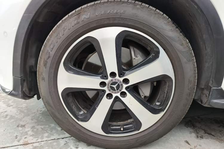 Used Mercedes-Benz GLC 2018 Facelift GLC 260 4MATIC Luxury Edition Left Front Wheel Hub