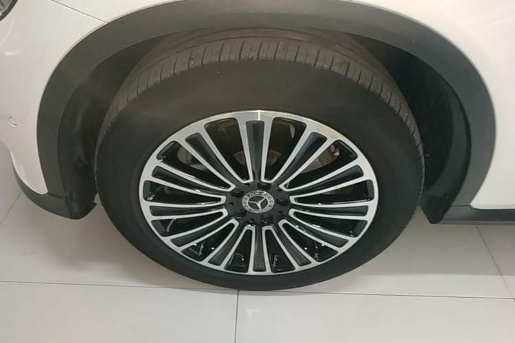 Used Mercedes-Benz GLC 2018 GLC 200 4MATIC Left Front Wheel Hub