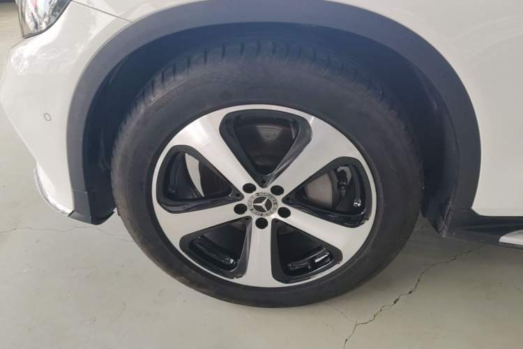 Used Mercedes-Benz GLC 2018 Facelift GLC 260 4MATIC Luxury Edition Left Front Wheel Hub