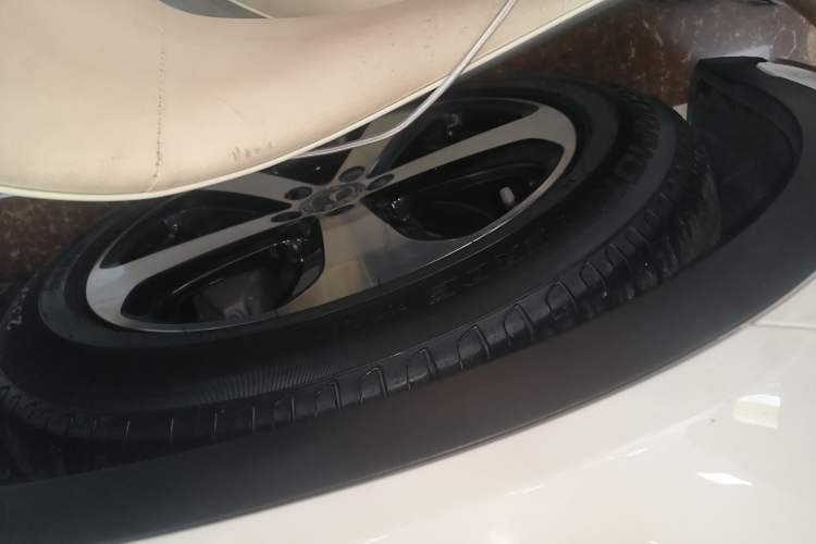 Used Mercedes-Benz GLC 2018 Facelift GLC 260 4MATIC Luxury Edition Left Front Wheel Hub