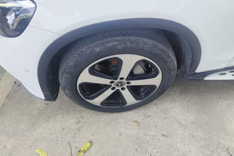 Used Mercedes-Benz GLC 2018 Facelift GLC 260 4MATIC Luxury Edition Left Front Wheel Hub