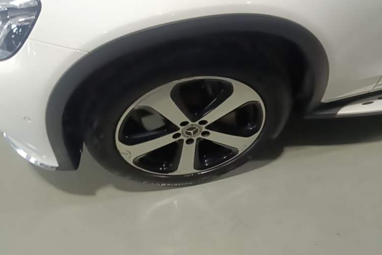 Used Mercedes-Benz GLC 2018 Facelift GLC 260 4MATIC Luxury Edition Left Front Wheel Hub