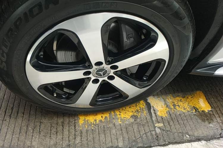Used Mercedes-Benz GLC 2018 Facelift GLC 260 4MATIC Luxury Edition Left Front Wheel Hub