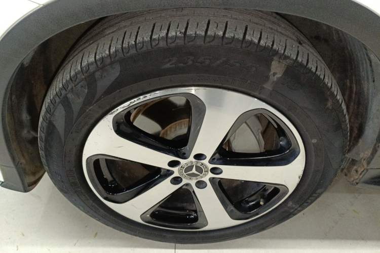 Used Mercedes-Benz GLC 2018 GLC 260 4MATIC Luxury Model Left Front Wheel Hub