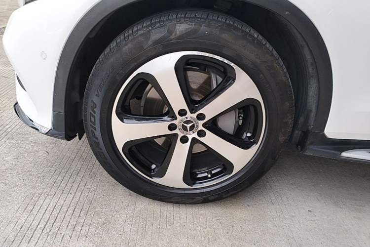 Used Mercedes-Benz GLC 2018 Facelift GLC 260 4MATIC Luxury Edition Left Front Wheel Hub