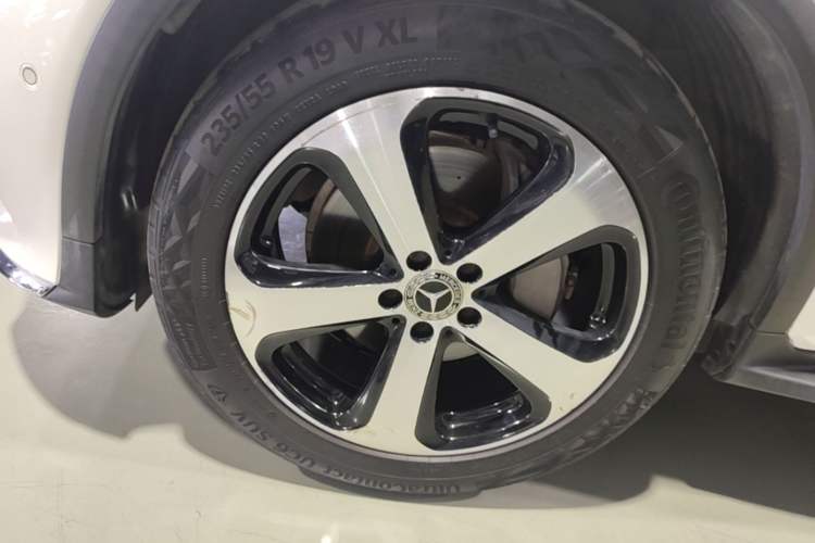 Used Mercedes-Benz GLC 2018 Facelift GLC 260 4MATIC Luxury Edition Left Front Wheel Hub