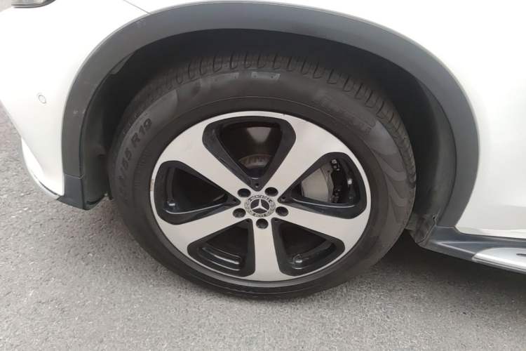 Used Mercedes-Benz GLC 2018 GLC 260 4MATIC Luxury Model Left Front Wheel Hub