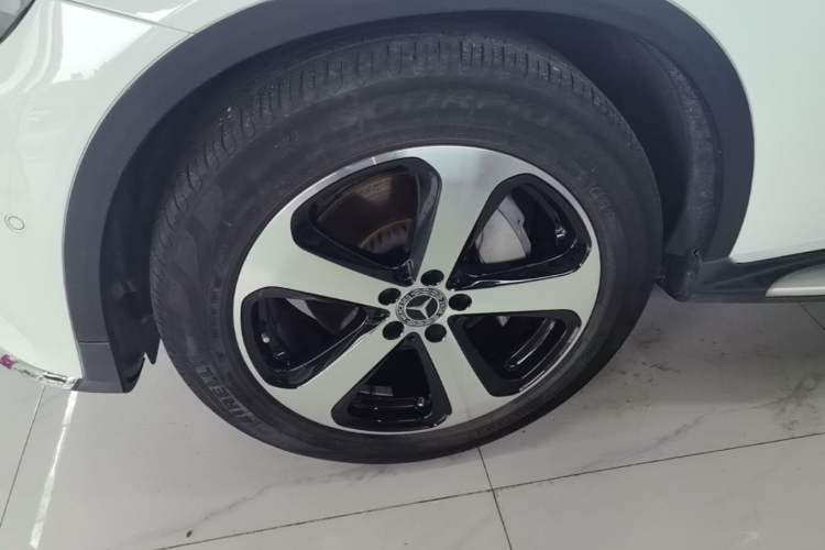 Used Mercedes-Benz GLC 2018 GLC 260 4MATIC Luxury Model Left Front Wheel Hub