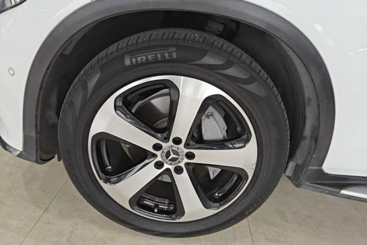 Used Mercedes-Benz GLC 2018 GLC 260 4MATIC Luxury Model Left Front Wheel Hub