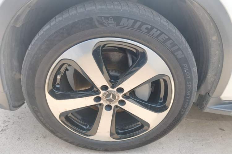 Used Mercedes-Benz GLC 2018 Facelift GLC 260 4MATIC Luxury Edition Left Front Wheel Hub