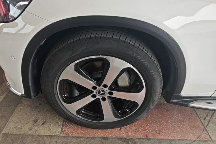 Used Mercedes-Benz GLC 2018 Facelift GLC 260 4MATIC Luxury Edition Left Front Wheel Hub