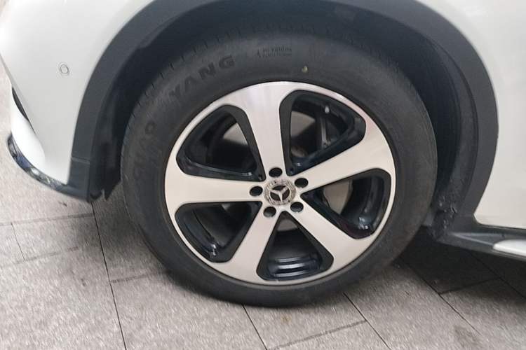 Used Mercedes-Benz GLC 2018 GLC 260 4MATIC Luxury Model Left Front Wheel Hub