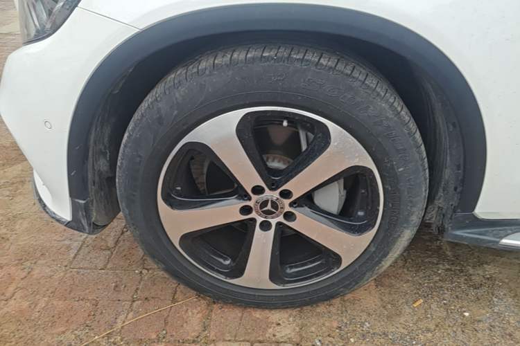 Used Mercedes-Benz GLC 2018 Facelift GLC 260 4MATIC Luxury Edition Left Front Wheel Hub
