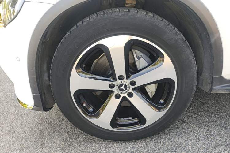 Used Mercedes-Benz GLC 2018 GLC 260 4MATIC Luxury Model Left Front Wheel Hub