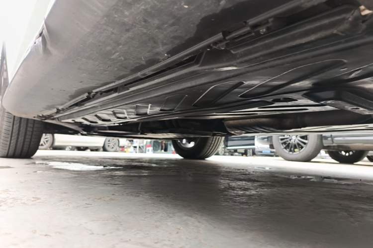 Used Mercedes-Benz GLC 2018 Facelift GLC 260 4MATIC Luxury Edition Left Side Sill