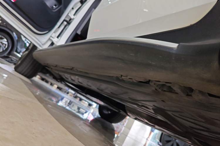 Used Mercedes-Benz GLC 2018 GLC 260 4MATIC Luxury Model Left Side Sill