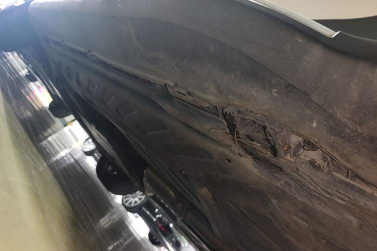 Used Mercedes-Benz GLC 2018 Facelift GLC 260 4MATIC Luxury Edition Left Side Sill