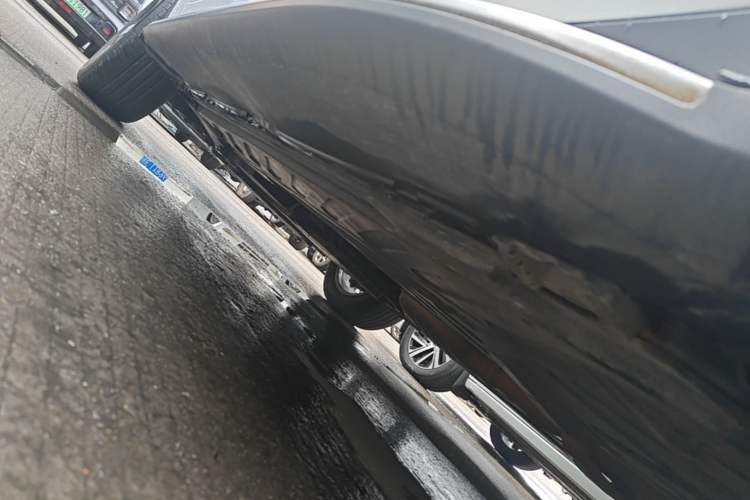 Used Mercedes-Benz GLC 2018 GLC 260 4MATIC Luxury Model Left Side Sill