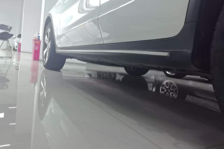 Used Mercedes-Benz GLC 2018 GLC 260 4MATIC Luxury Model Left Side Sill