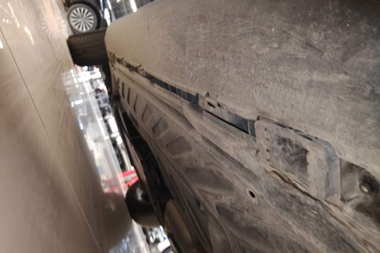 Used Mercedes-Benz GLC 2018 GLC 260 4MATIC Luxury Model Left Side Sill