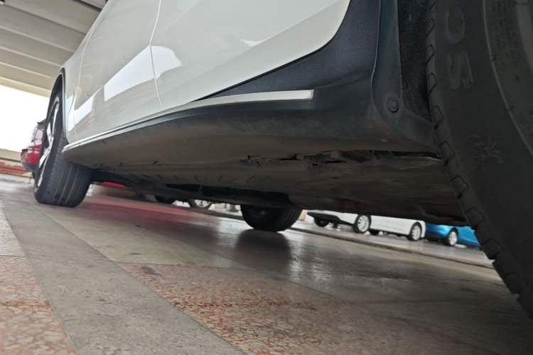 Used Mercedes-Benz GLC 2018 Facelift GLC 260 4MATIC Luxury Edition Left Side Sill